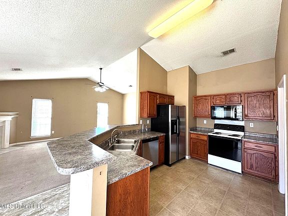 5th image of 6890 Wrenwood Dr