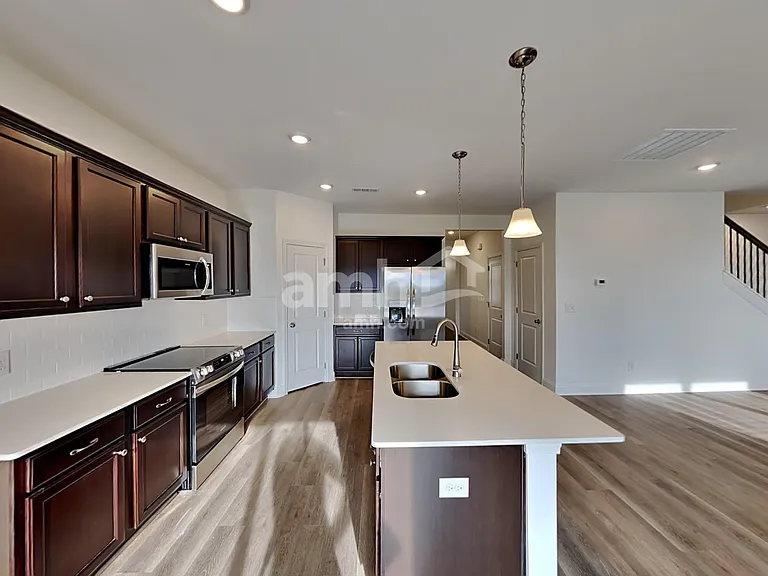 222 S Malayna Dr — Photo 3
