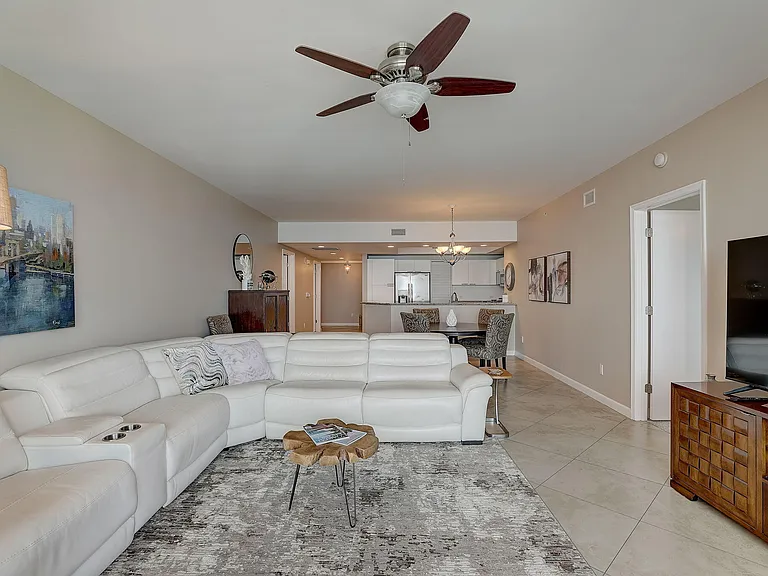 2650 Lake Shore Dr #804 — Photo 8