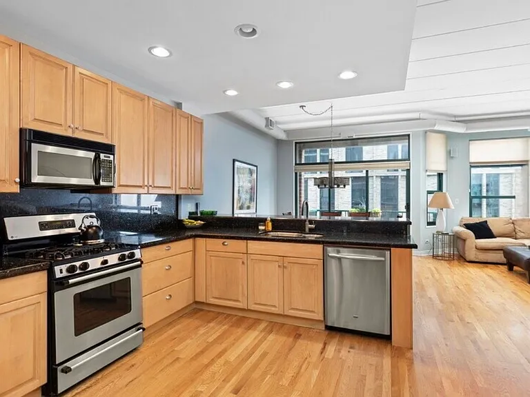 841 W Monroe St #4B — Photo 4