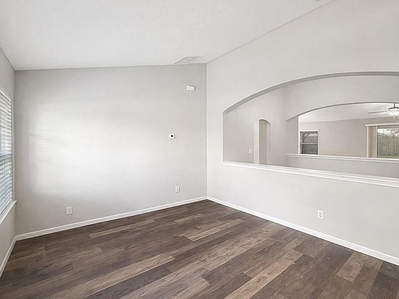 4th image of 1526 SW Dycus Avenue