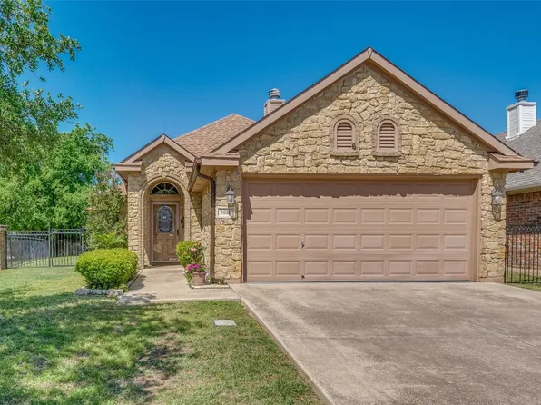 9036 Racquet Club Dr, Fort Worth, TX 76120