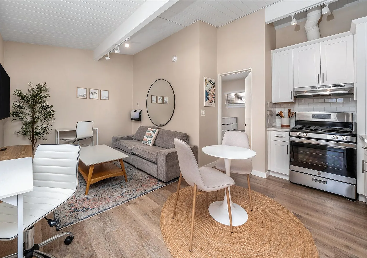Leadbetter Lofts Student Inspired Living — Photo 1