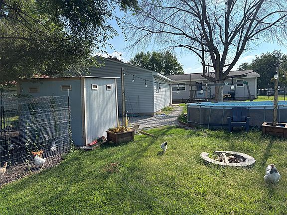 2nd image of 807 W 6th St