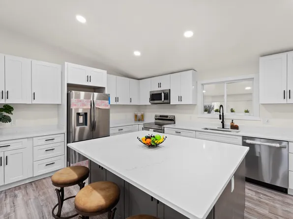 1091 E Mecham Ln, Midvale, UT 84047