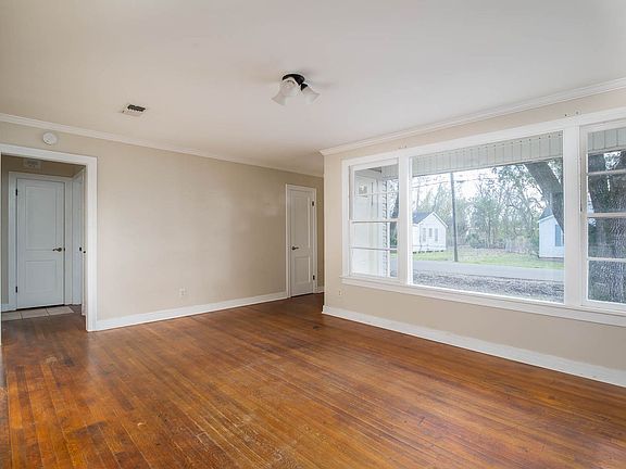 4th image of 2225 Rogers Dr