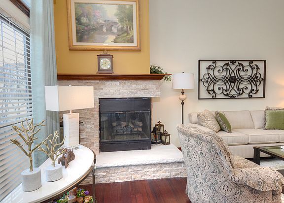 5th image of 236 Oak Knoll Ln