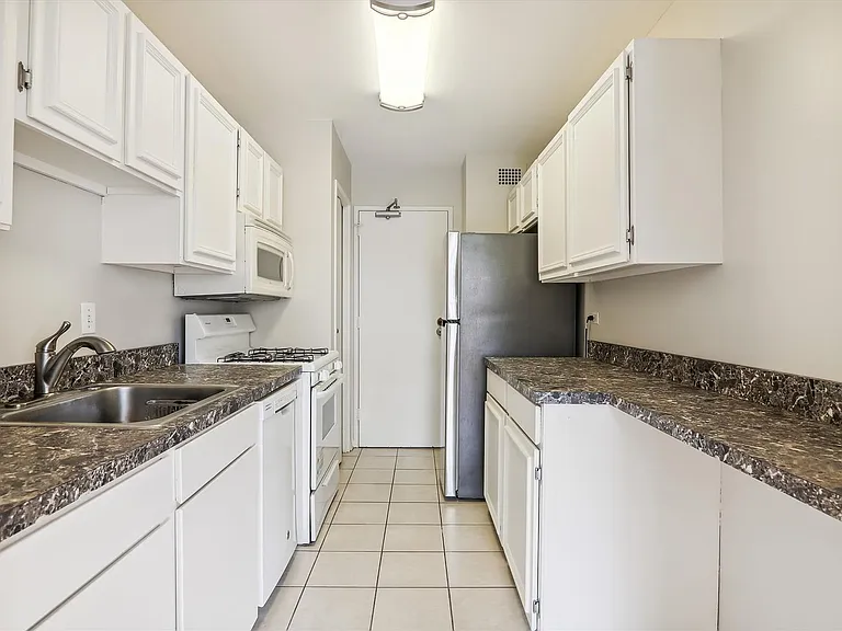 1900 Lyttonsville Rd #308 — Photo 42