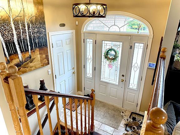 5th image of 16 Eakins Cres