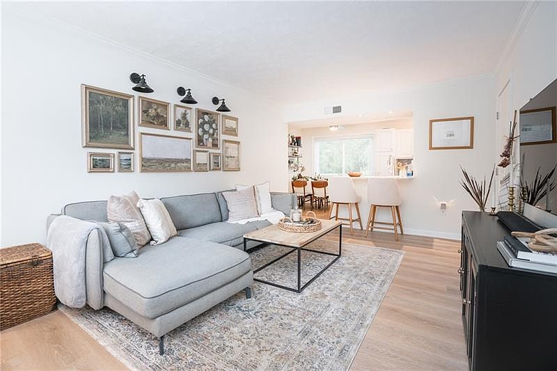 1st image of 100 Biscayne Dr Nw #D1
