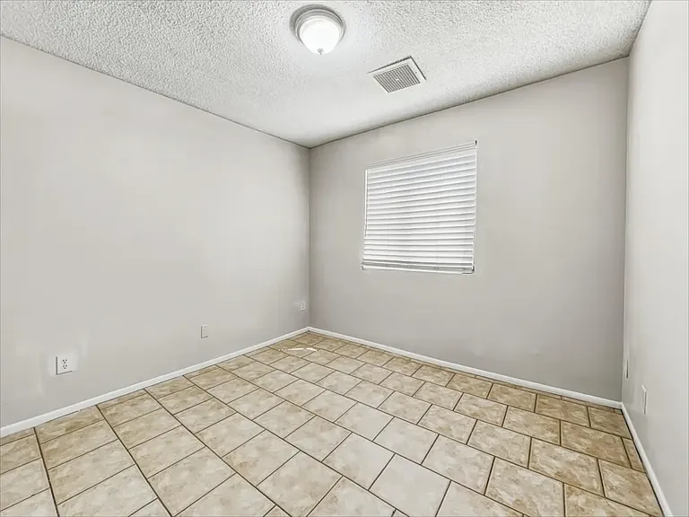 5921 W Hubbell St — Photo 10