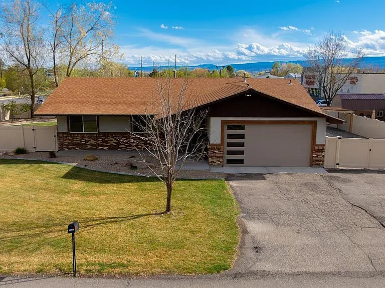 2999 Fort Garland Dr — Photo 2