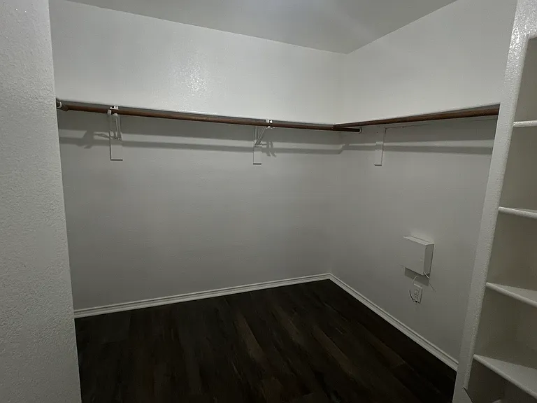 9328 Vernon Ct — Photo 12