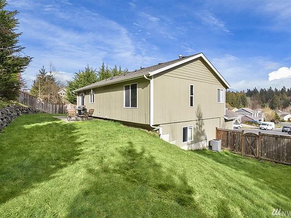 3rd image of 1955 NE Lind Ct