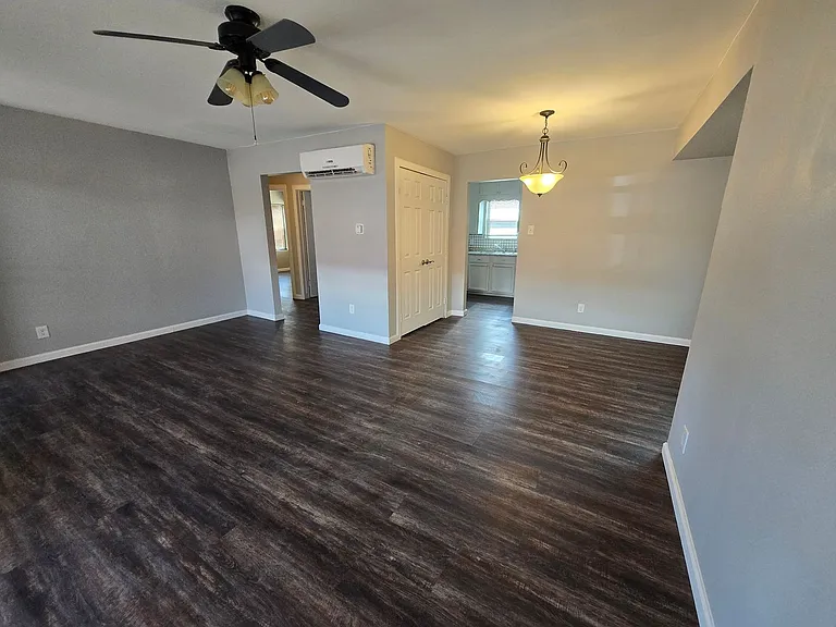 210 S Delaware Ave — Photo 3