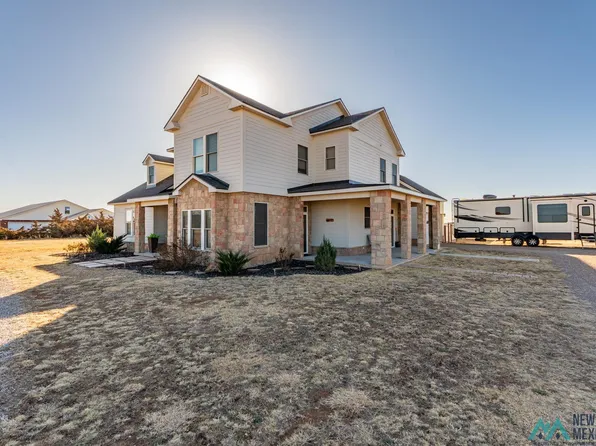 1043 Tall Grass Ln, Clovis, NM 88101