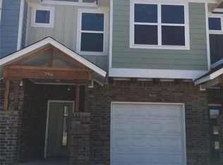 786 SW 14th St, Moore, OK 73160