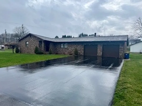 1101 Brookshire Dr, New Castle, PA 16101