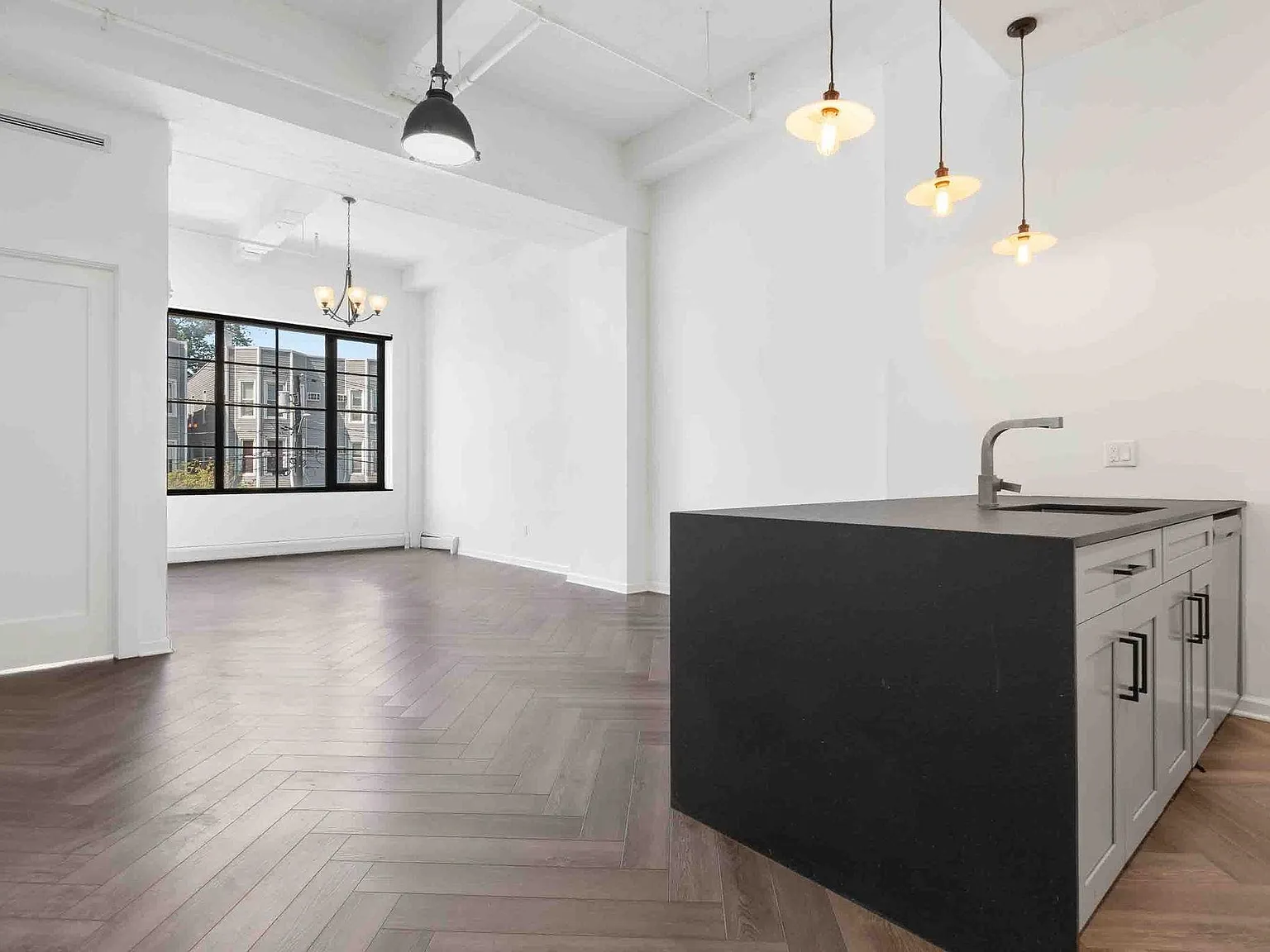 142 Charles St — Photo 4