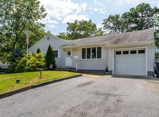 201 Midstreams Pl, Brick, NJ 08724