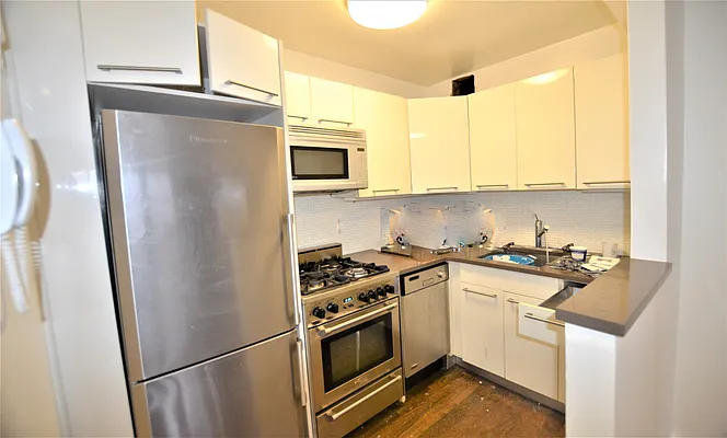 Rented by Manhattan Realty Group | media 4