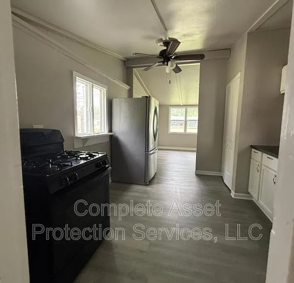 430 Woodlawn Ave — Photo 6