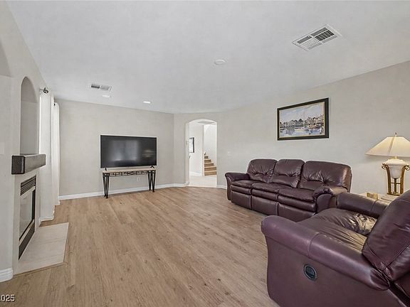 3rd image of 968 Grand Cerritos Ave