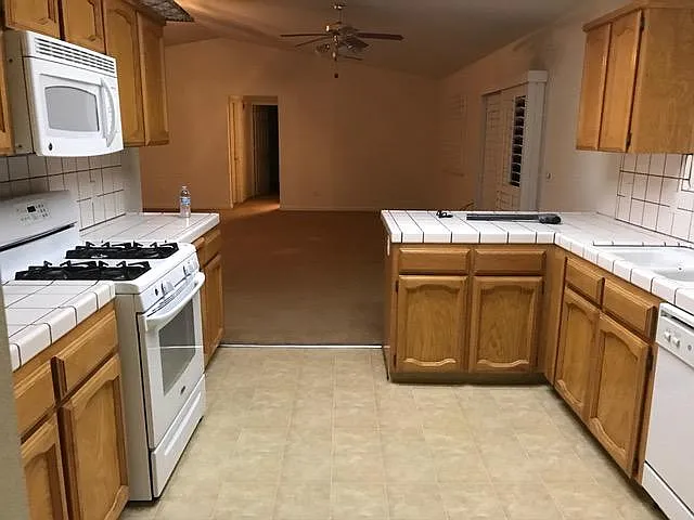 5 bed, 2900 sqft, $2,985 — Photo 4