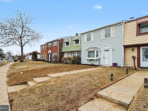 3rd image of 70 Rittenhouse Dr