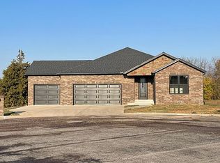 8 N Port Dr, Monett, MO 65708
