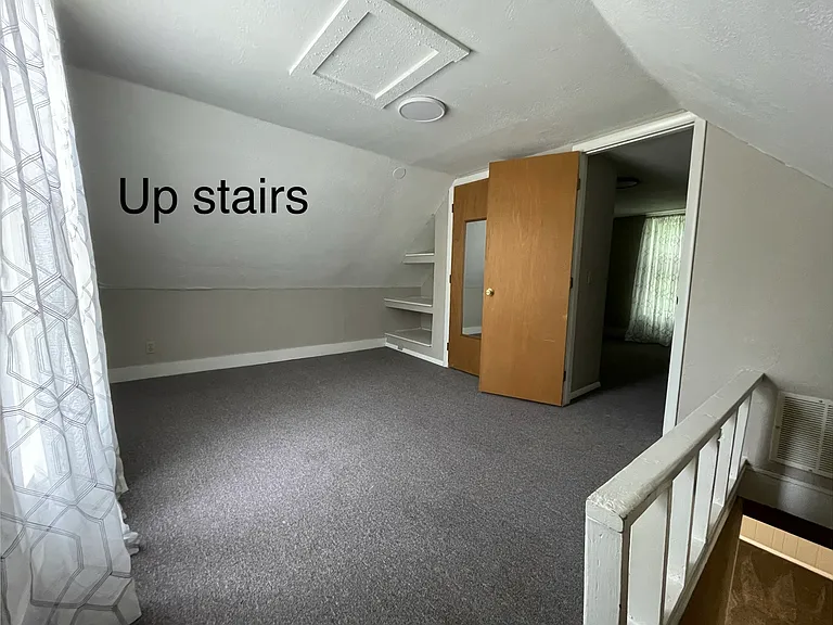 423 E Jackson St — Photo 10