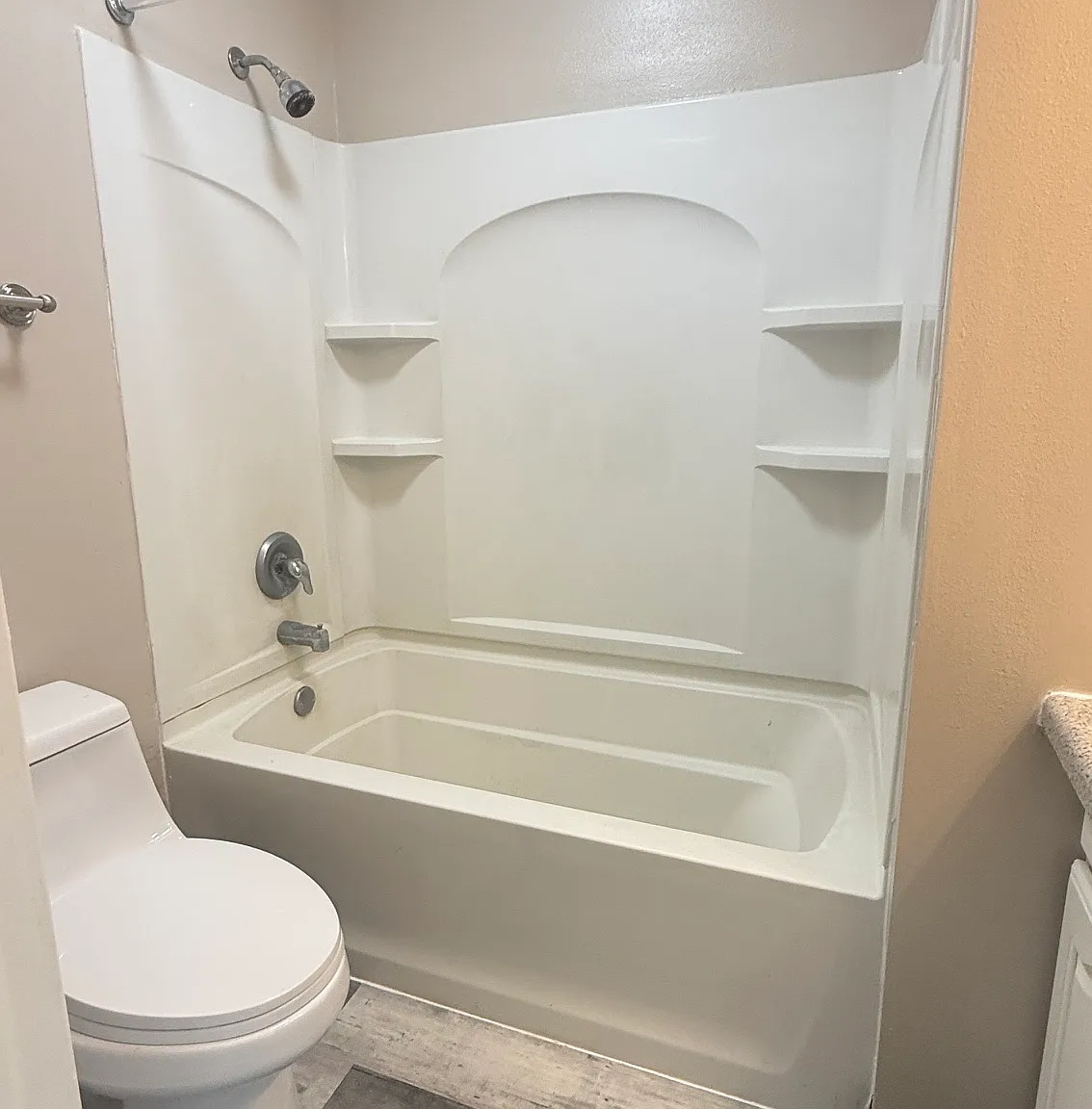 3 bed, 1100 sqft, $1,450 — Photo 2