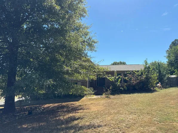 1 Candice Dr, Fayetteville, TN 37334