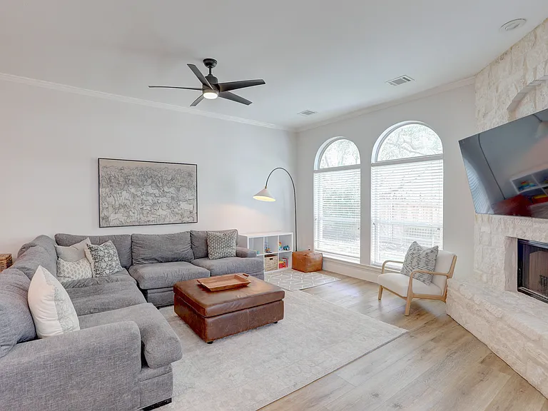 4117 Gazley Ln — Photo 3