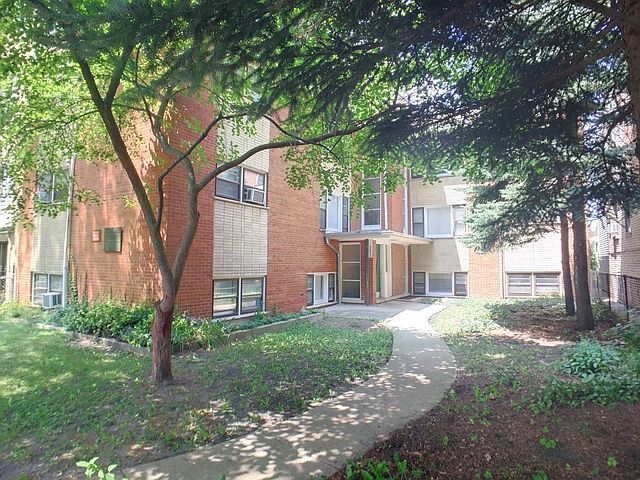 1st image of 3352 W Hutchinson St #3F