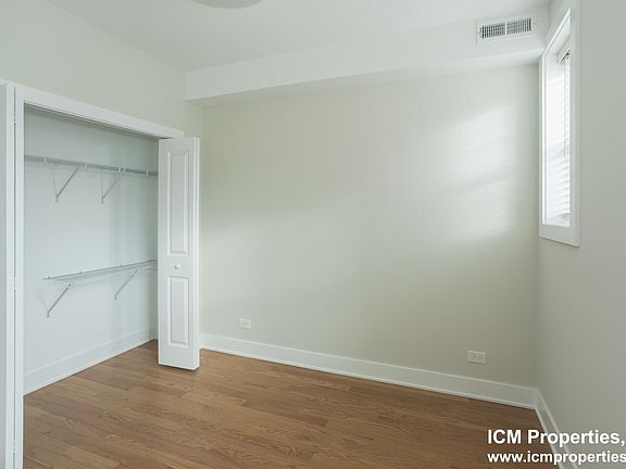 4th image of 2024 W Montrose Ave #3B