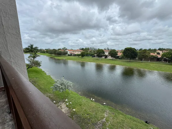 10145 NW 9th Street Cir #306, Miami, FL 33172