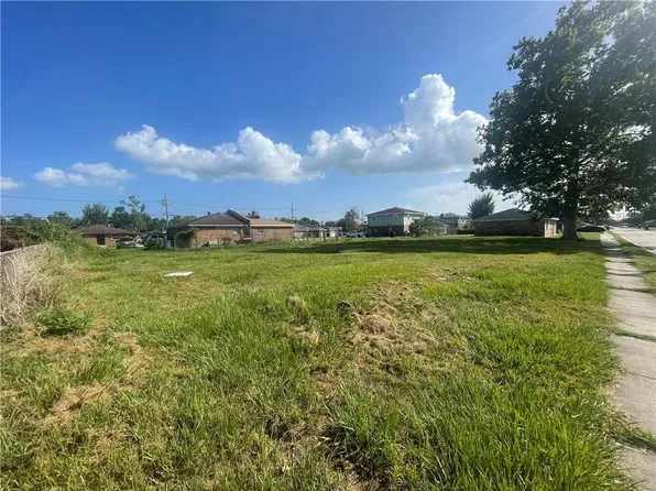 2817 Guerra Dr, Violet, LA 70092