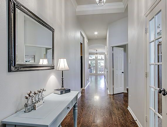 5th image of 1051 Mason St