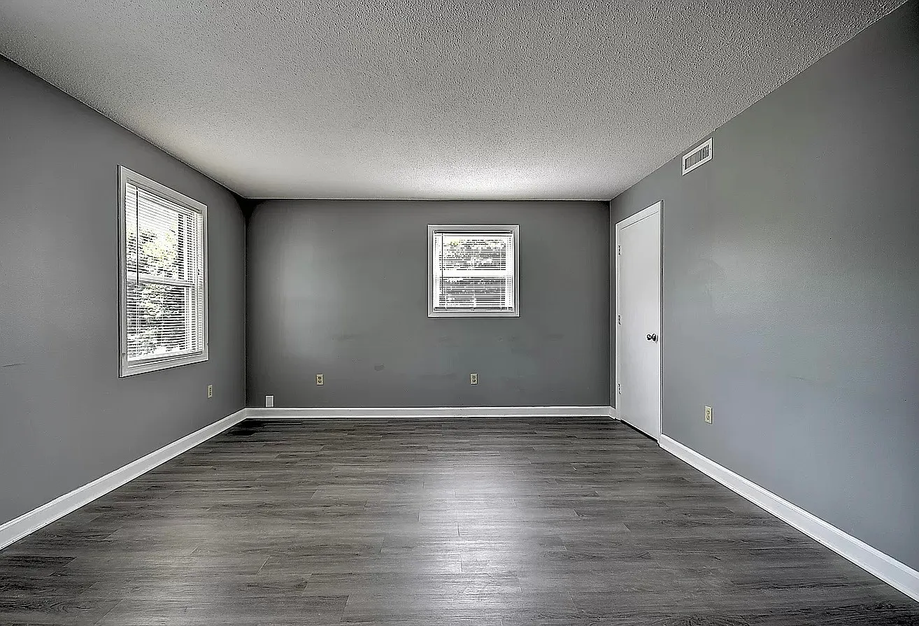 311 Redstone Dr — Photo 4