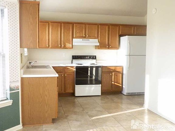4th image of 3306 Christie Dr
