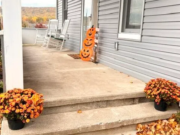 38 W 2nd St, Wind Gap, PA 18091