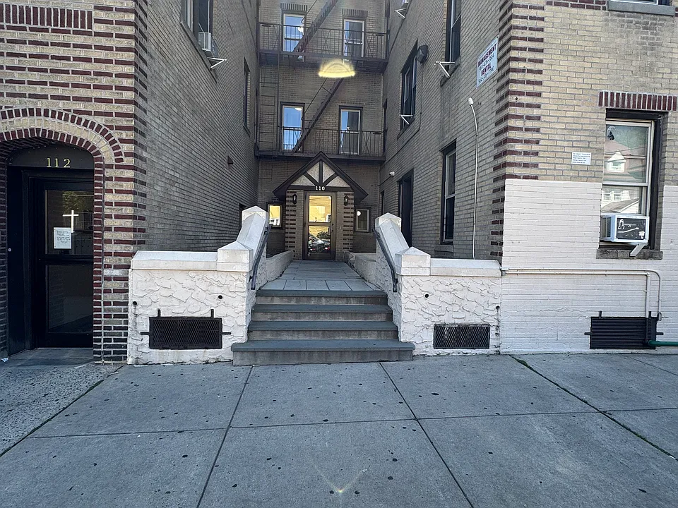 110 Waring Place