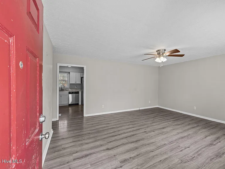 126 Woodland Dr — Photo 17