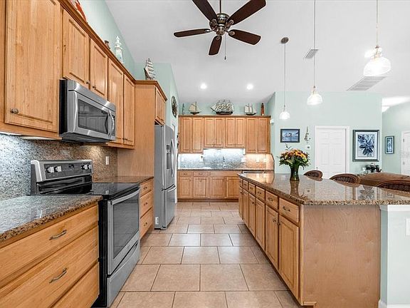 2nd image of 519 W Cashew