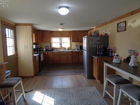 3rd image of 396 W Broadway St
