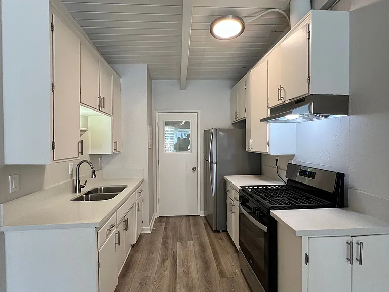 603 Johnson Ave — Photo 40