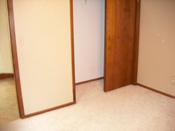 5th image of 2558 Woodridge Ln