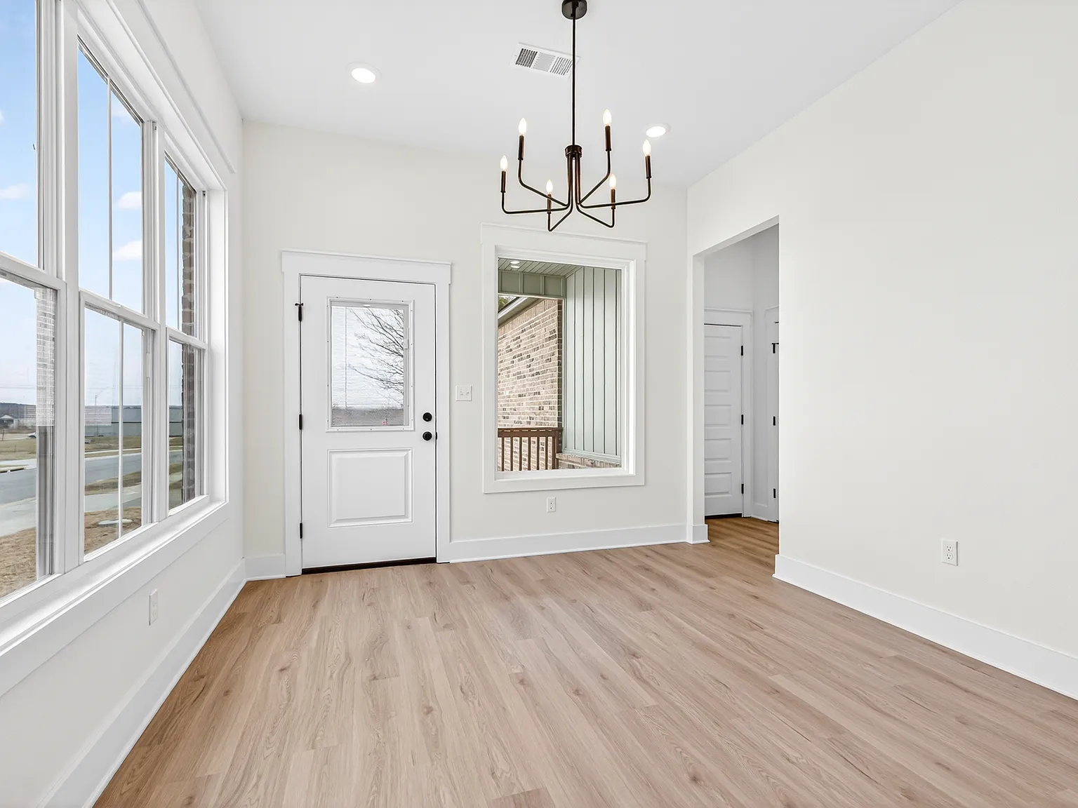 3 bed, 2.5 bath, 1532 sqft, $1,900 — Photo 3