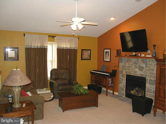 2nd image of 204 Crown Ct